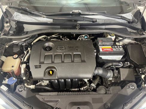 Used 2018 Toyota C-HR XLE FWD image 33