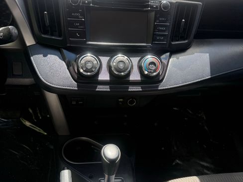 Used 2018 Toyota RAV4 LE w/ All Weather Liner Package FWD image 13