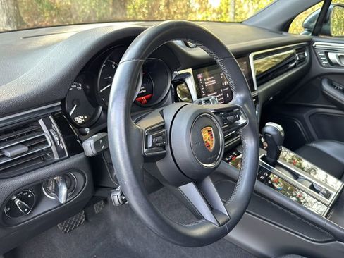 Certified 2023 Porsche Macan image 9