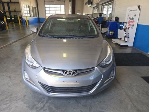 Used 2015 Hyundai Elantra SE w/ Option Group 02 image 3