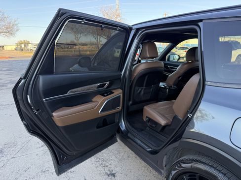 Used 2022 Kia Telluride SX w/ SX Prestige Package image 36
