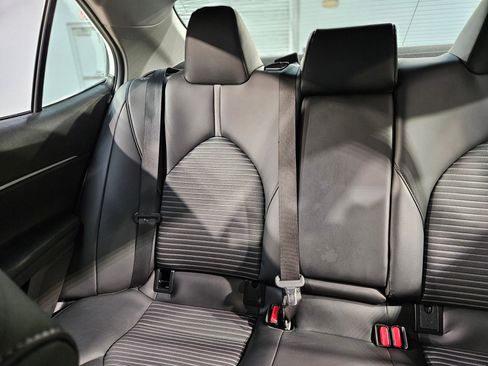 Used 2024 Toyota Camry SE image 12