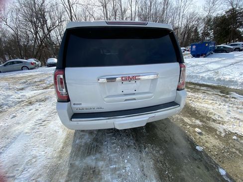 Used 2020 GMC Yukon XL Denali w/ Denali Ultimate Package image 17