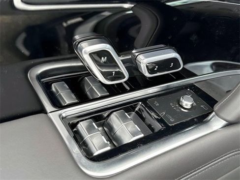 New 2025 Land Rover Range Rover Long Wheelbase SE image 16