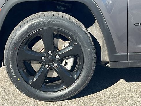 Certified 2023 Jeep Grand Cherokee L Altitude image 9