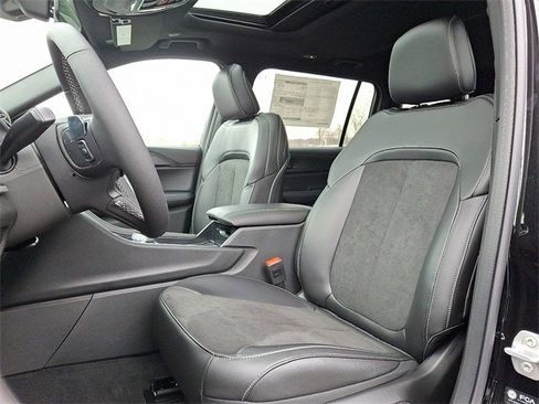 New 2025 Jeep Grand Cherokee L Altitude image 9