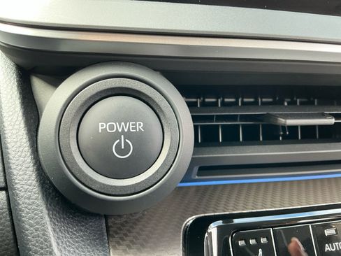 Certified 2025 Toyota Prius XLE image 28