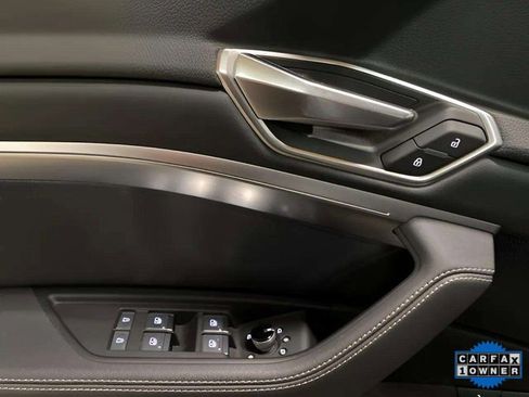 Used 2023 Audi e-tron Premium Plus image 32