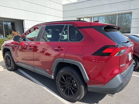 Used 2021 Toyota RAV4 XLE w/ Convenience Package image 5