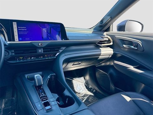 Used 2023 Toyota Crown Limited image 23