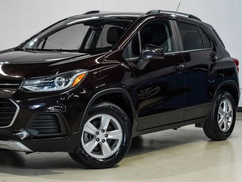 Used 2022 Chevrolet Trax LT w/ LT Convenience Package AWD/4WD image 6