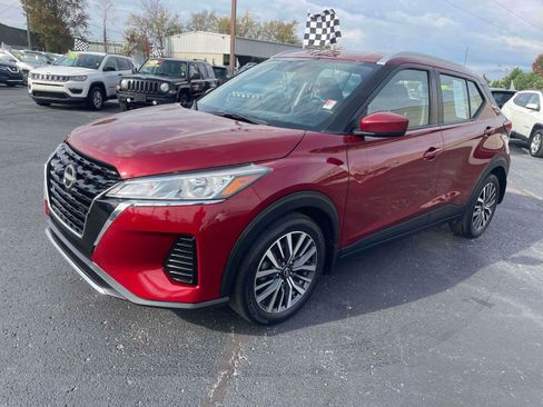 Used 2022 Nissan Kicks SV image 2