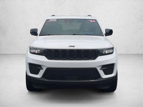 Used 2024 Jeep Grand Cherokee Altitude RWD image 2