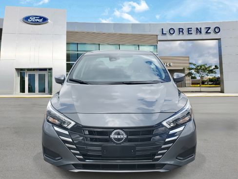 Used 2025 Nissan Versa SV image 2