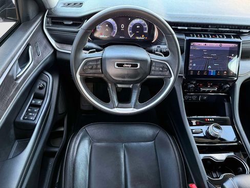 Used 2023 Jeep Grand Cherokee L Limited AWD/4WD image 16