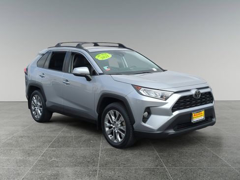 Used 2021 Toyota RAV4 XLE Premium image 7