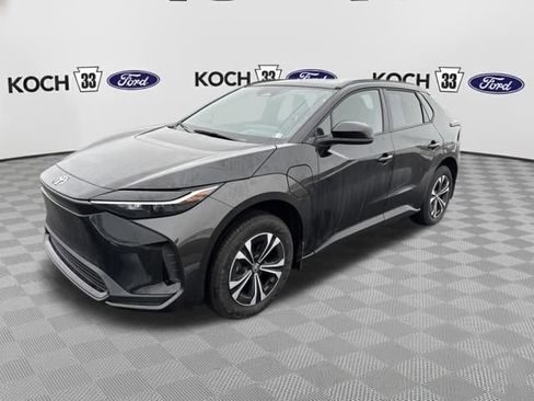 Used 2024 Toyota bZ4X XLE w/ Weather Package image 3