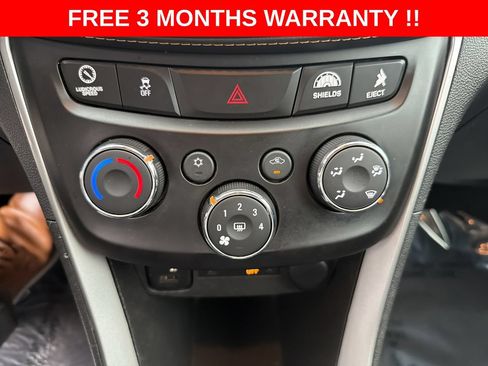 Used 2020 Chevrolet Trax LT w/ LT Convenience Package FWD image 19