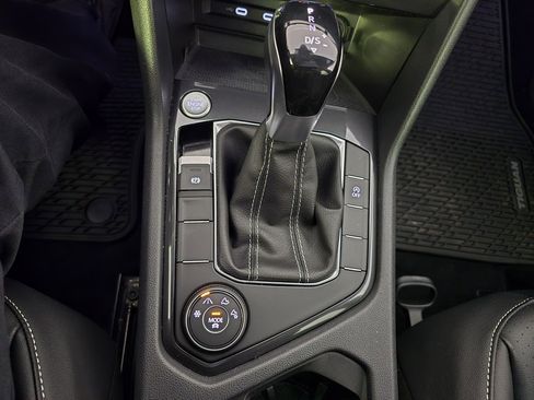 Used 2022 Volkswagen Tiguan SE image 15