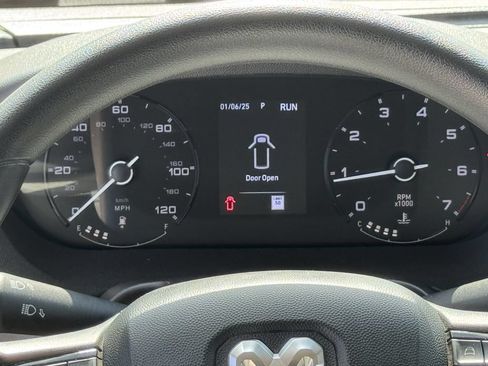 Used 2025 RAM ProMaster 2500 w/ Convenience Group FWD image 14