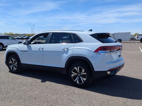 Used 2024 Volkswagen Atlas Cross Sport SE image 3