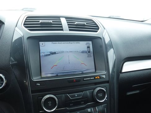 Used 2018 Ford Explorer XLT w/ Equipment Group 202A image 18