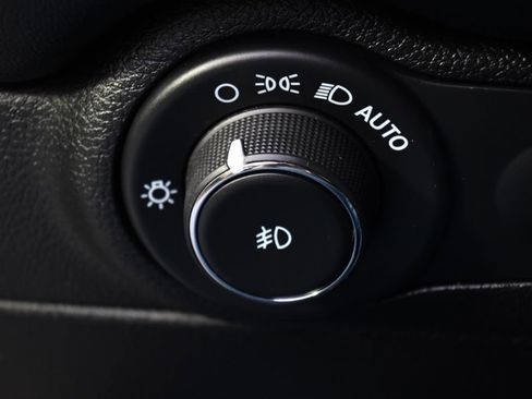 Used 2022 Dodge Durango SXT w/ Blacktop Package AWD/4WD image 25