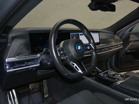 Used 2023 BMW i7 xDrive60 AWD/4WD image 13