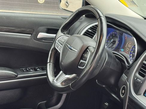 Used 2017 Chrysler 300 Limited image 46