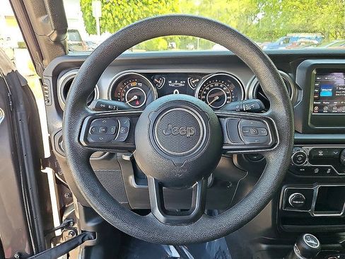 Used 2022 Jeep Wrangler Sport AWD/4WD image 19