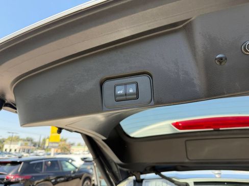Used 2025 Nissan Rogue SV FWD image 23