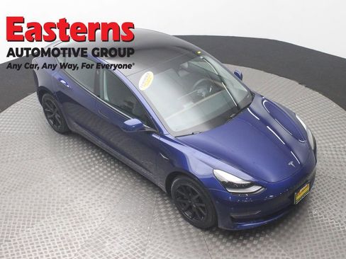 Used 2023 Tesla Model 3 Standard Range image 3