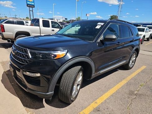 Used 2023 Ford Explorer XLT w/ Equipment Group 202A AWD/4WD image 10