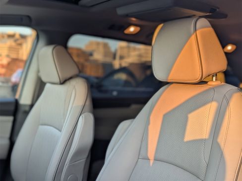 Used 2023 Honda Odyssey Elite image 15