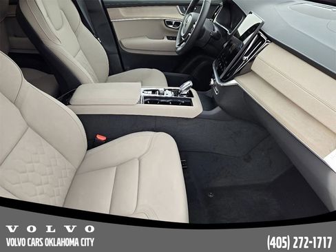 Certified 2025 Volvo XC90 T8 Plus w/ Protection Package Premier image 7
