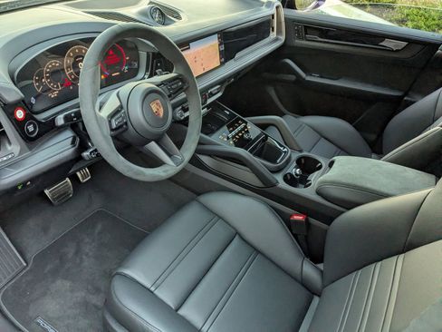 New 2026 Porsche Cayenne GTS AWD/4WD image 4