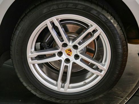 Certified 2024 Porsche Macan AWD/4WD image 14