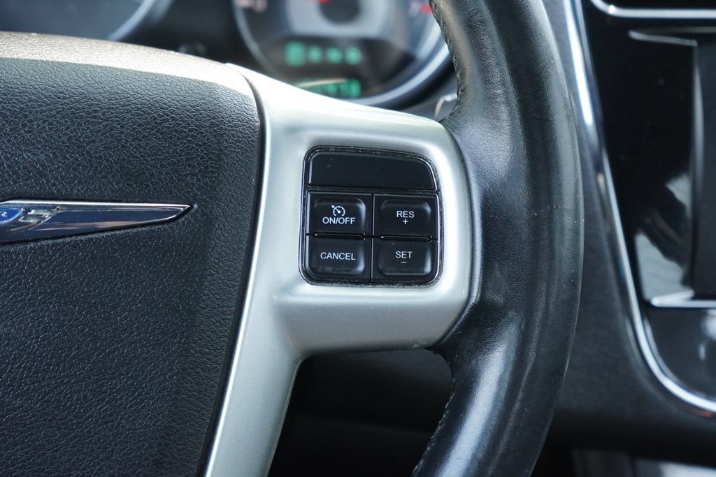 Used 2013 Chrysler 200 Touring FWD image 14