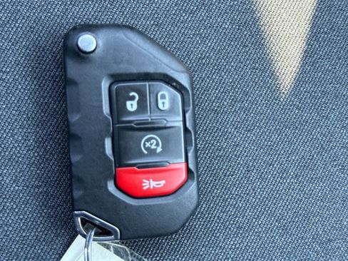 Used 2024 Jeep Wrangler Unlimited Rubicon w/ Technology Group image 26