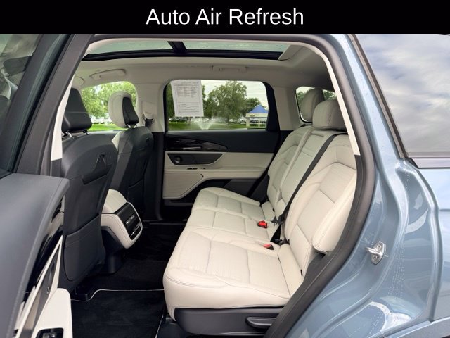 Used 2026 Lincoln Nautilus Reserve AWD/4WD image 9