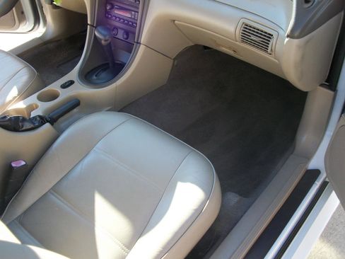 Used 2004 Ford Mustang Deluxe Convertible image 8