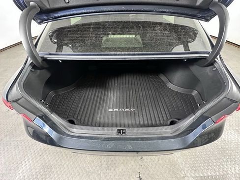 Used 2018 Toyota Camry SE image 14