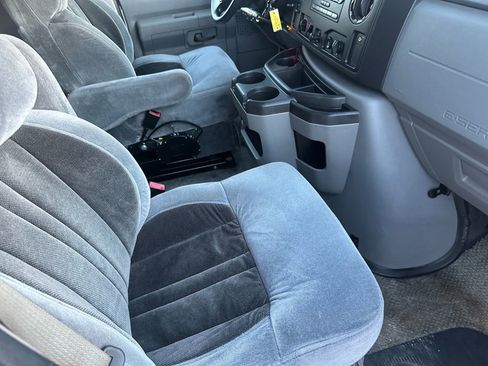 Used 2010 Ford E-150 and Econoline 150 image 18
