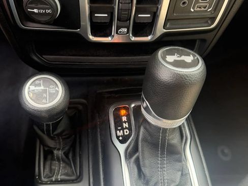 Used 2024 Jeep Wrangler Unlimited AWD/4WD image 19