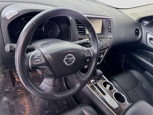 Used 2016 Nissan Pathfinder Platinum image 9