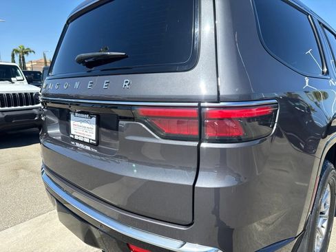 Used 2023 Jeep Wagoneer 4WD image 11