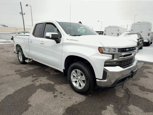 Used 2020 Chevrolet Silverado 1500 LT w/ Convenience Package AWD/4WD image 2