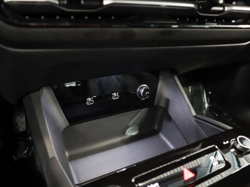 Used 2025 Audi Q6 e-tron Premium image 20