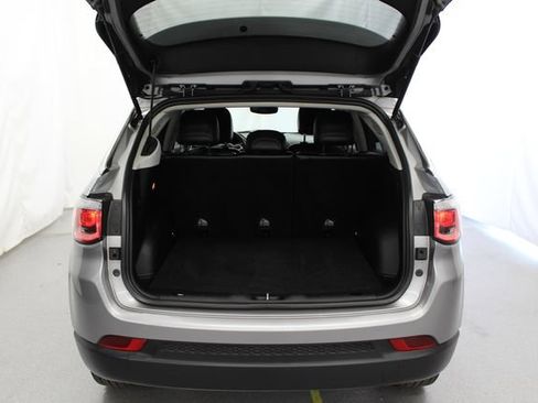 Used 2017 Jeep Compass Limited w/ Navigation Group AWD/4WD image 8