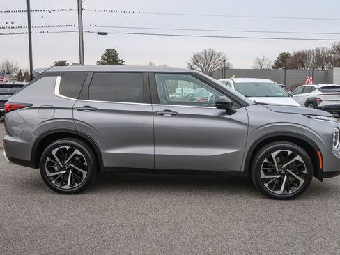 Used 2022 Mitsubishi Outlander SE image 9